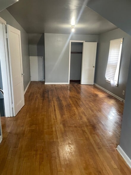 Building Photo - 14242 Ohio St