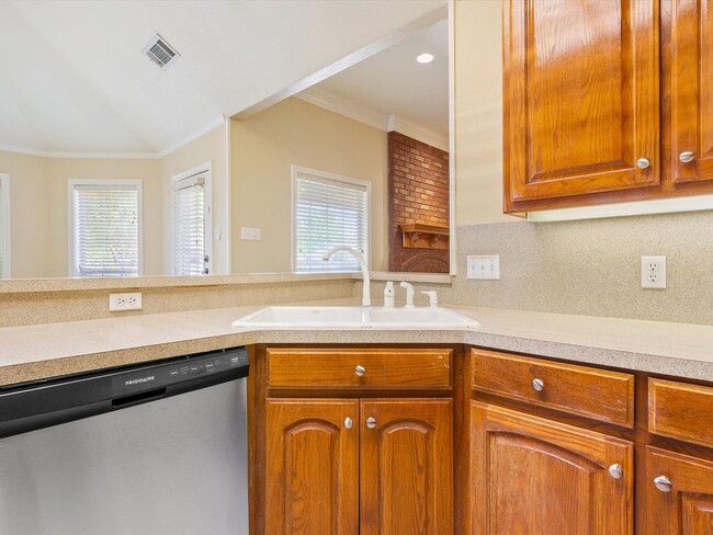 Building Photo - 912 Pawnee Trail