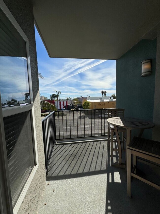 Building Photo - Amazing 4 Bedroom 2 Bath Condo in the heart of North Park!