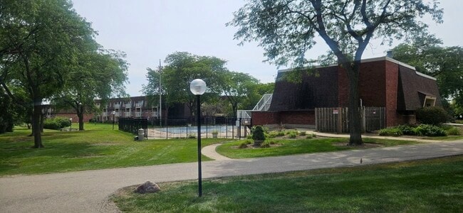 Building Photo - 1 Villa Verde Dr
