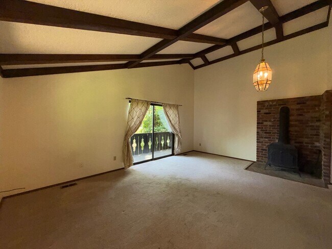 Building Photo - 3 Bed 2.5 Bath in the Heart of Bellevue