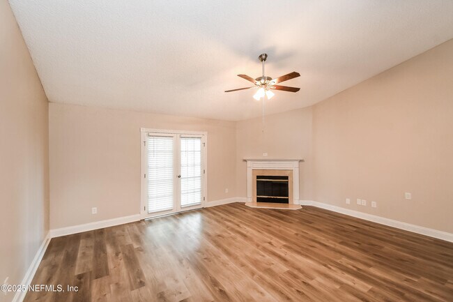 Building Photo - 576 Thornberry Rd