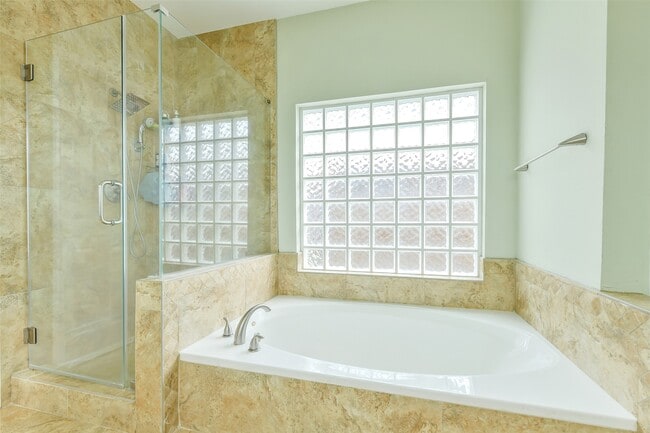 Building Photo - 3234 Shadowleaf Dr