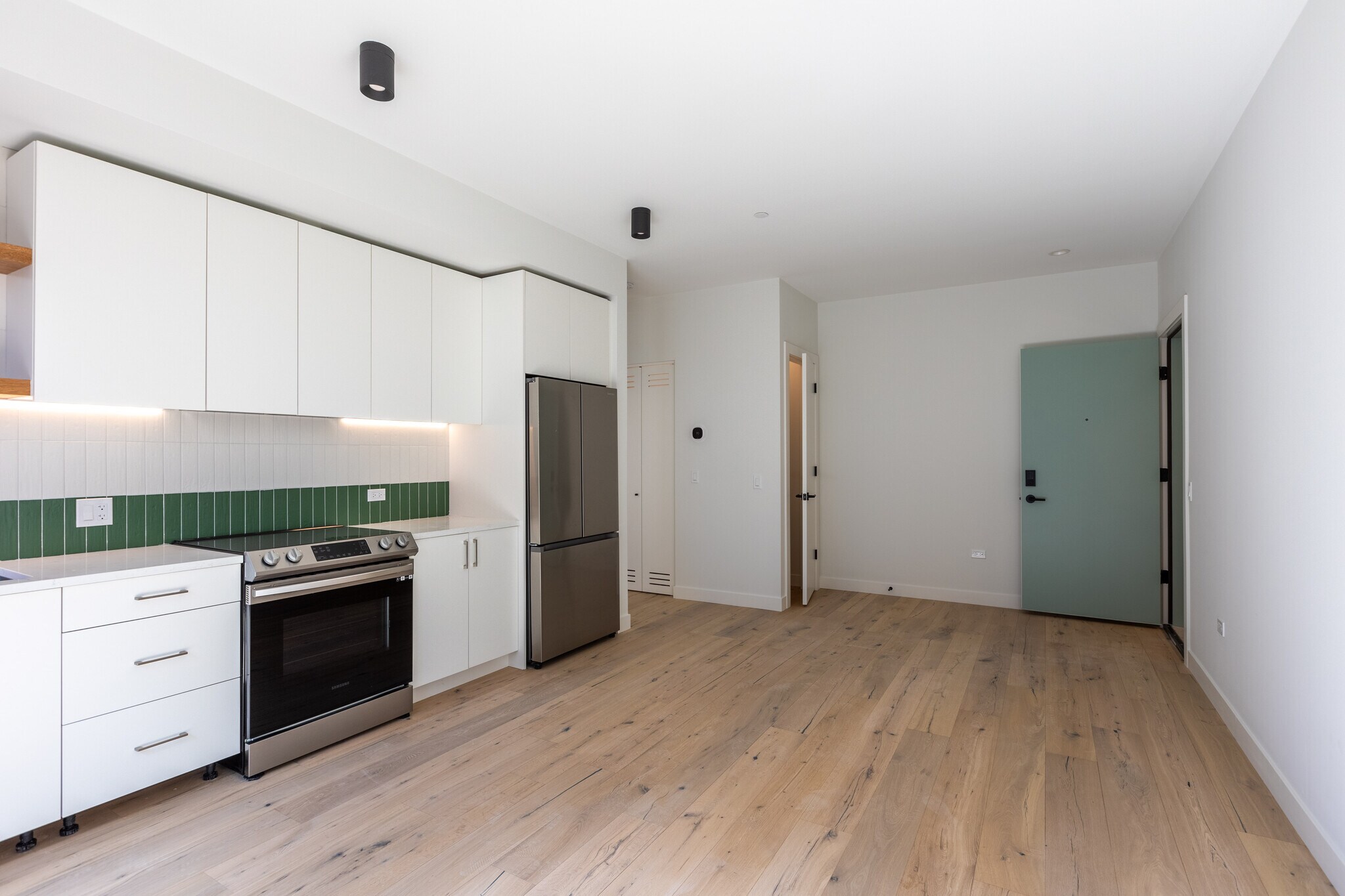 Building Photo - 1712 Oak Ave