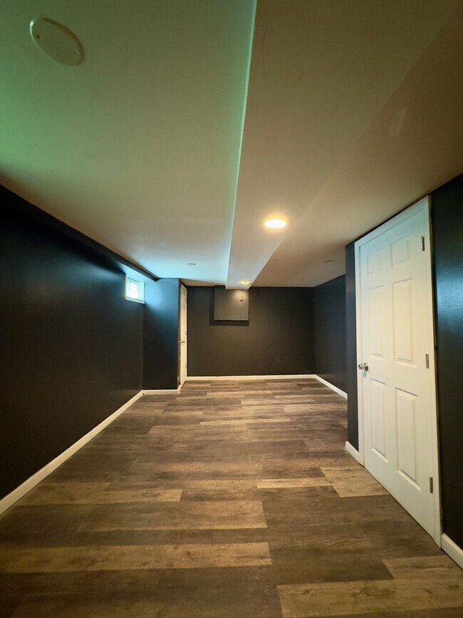 Building Photo - Charming 4 Bedroom/2 Bathroom in Asbury Av...