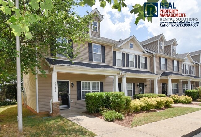 Building Photo - Beautiful 2BR/2.5 BA M'boro end unit townhome!