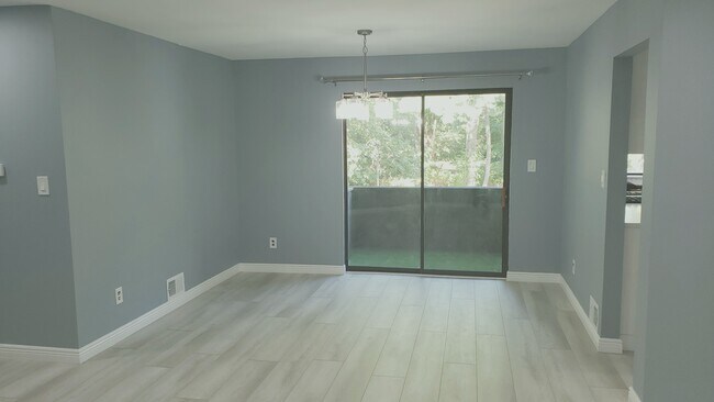 Building Photo - 2421 Old Stone Mill Dr