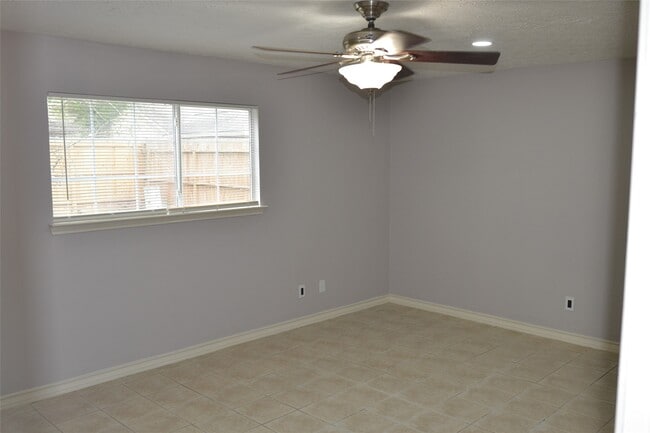 Building Photo - 12023 Woolford Dr