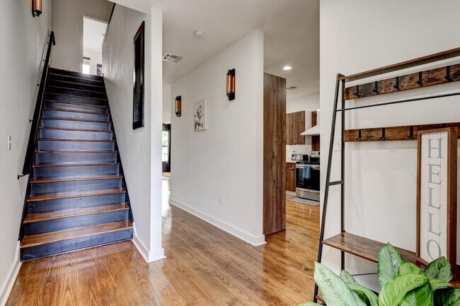 Building Photo - 2504 Dumaine St