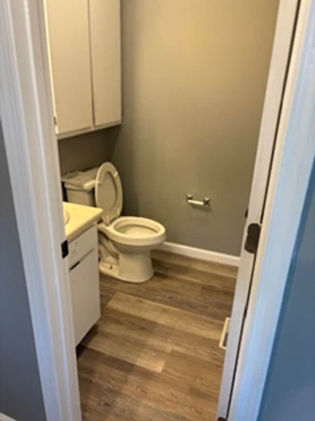 Building Photo - Maryville 37804 - 2 Bedroom Condo Close to I-140 (Pellissippi Parkway) Alcoa City services - Debr...