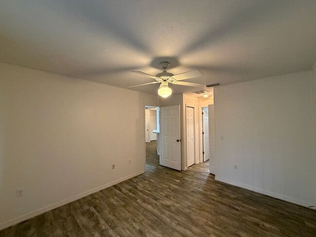 Building Photo - Rainbow Springs Country Club 2/2 ***Won't Last***