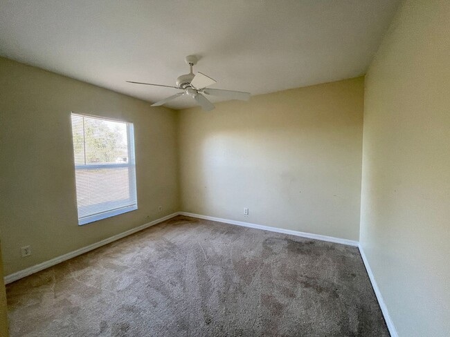 Building Photo - Available Now- 3 bedroom- 2 bath 2 car gar...