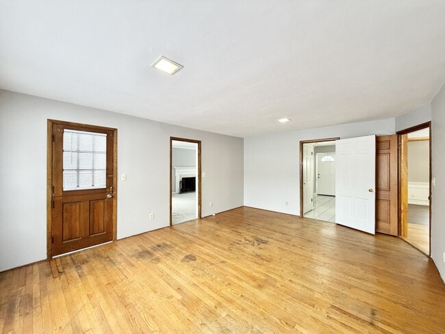 Building Photo - 2431 Blarney Stone Dr