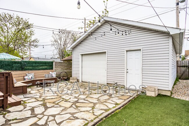 Building Photo - 1547 Hoyt Ave