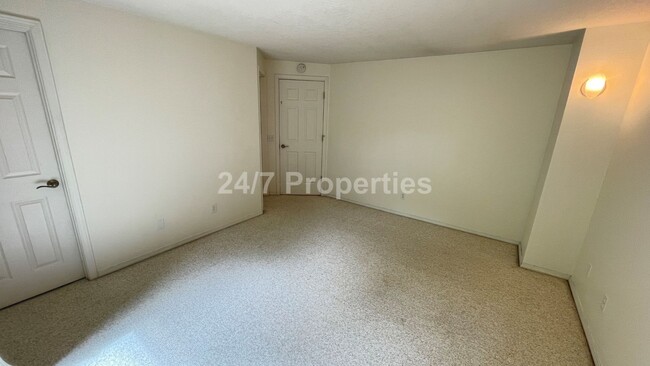 Building Photo - Stunning Home in Tranquil SW Neighborhood