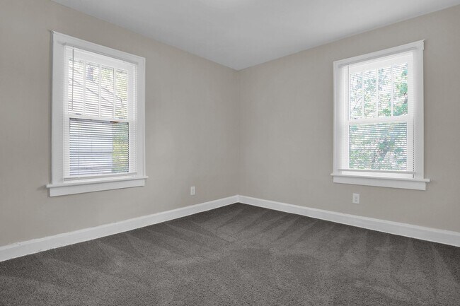 Building Photo - Updated 3 Bedroom, 2 Bathroom Home with Sp...