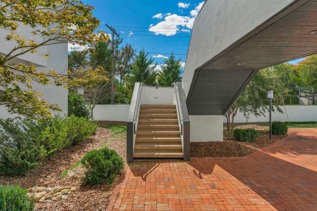 Building Photo - 501 Fenton Pl