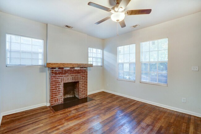 Building Photo - Single family house - within walking dista...