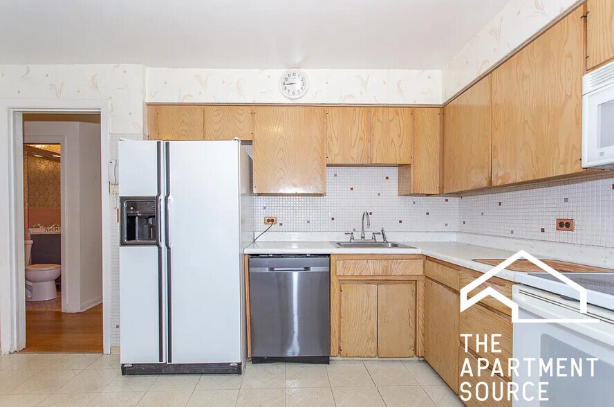 Building Photo - 7407 N California Ave