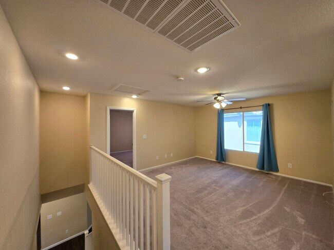 Building Photo - 10072 Pelham Park Ave