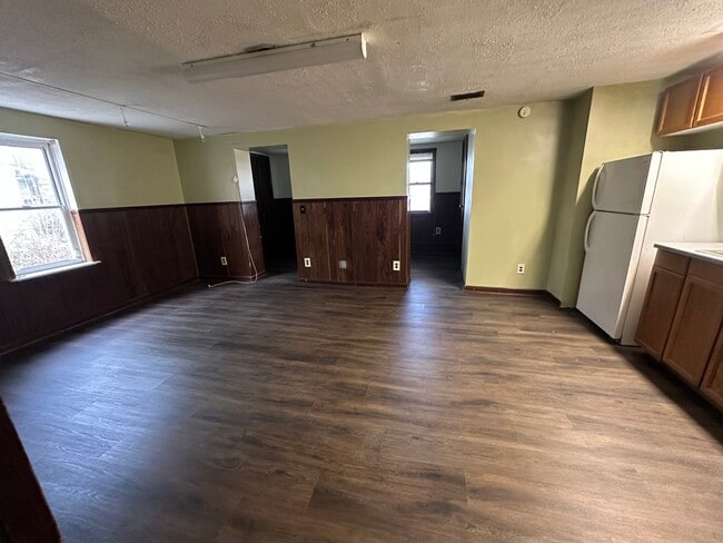 Building Photo - 437 Clark St