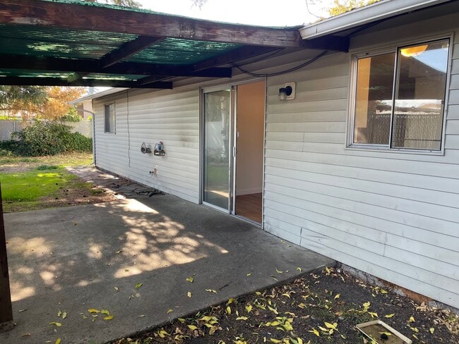 Building Photo - Nicely Tucked Away-3 Bed 2 Bath Home ~ New...