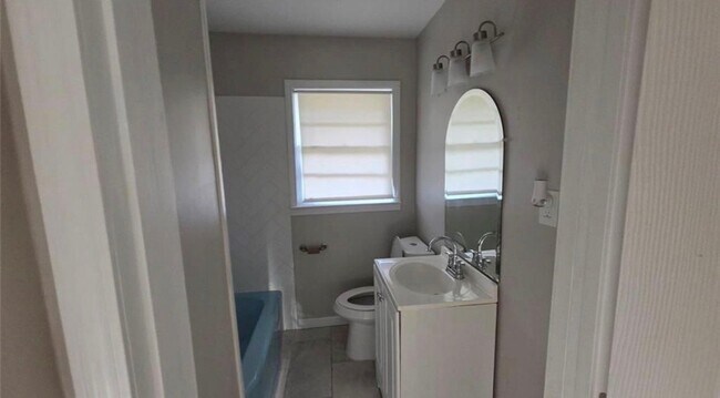 Building Photo - 136 Hillsdale Dr SE