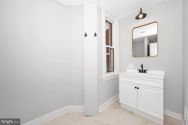 Building Photo - 230 S Market St