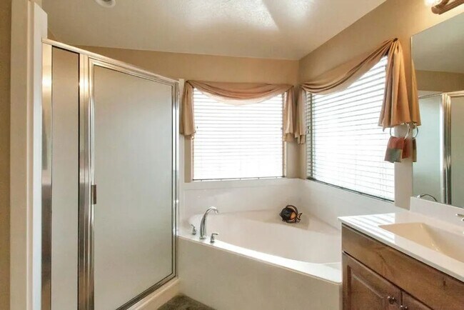 Building Photo - Upgraded Home in Riverstone!