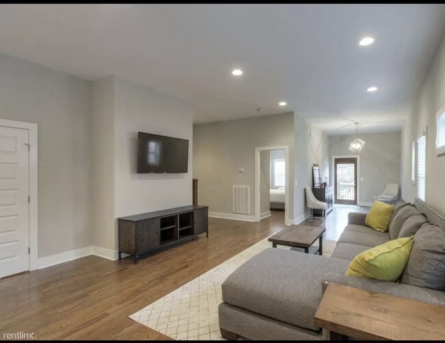 Building Photo - 4 br, 2.5 bath House - 421 Moore Avenue B