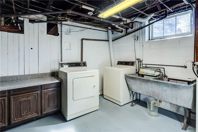 Building Photo - 38 Cornell St