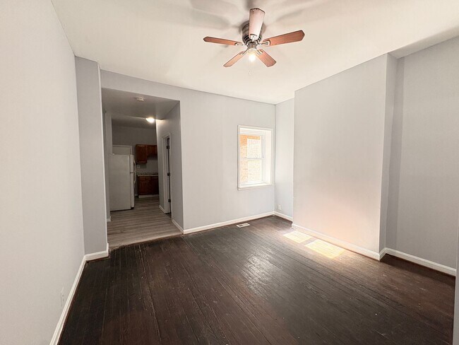 Building Photo - Charming 3-Bedroom Townhome with Classic C...