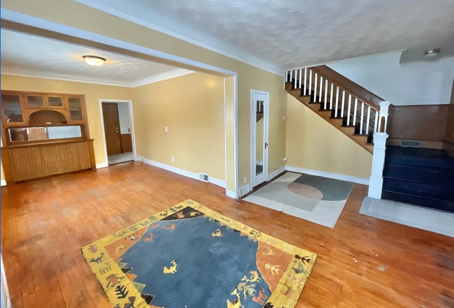 Building Photo - 1345 Arkwright St N