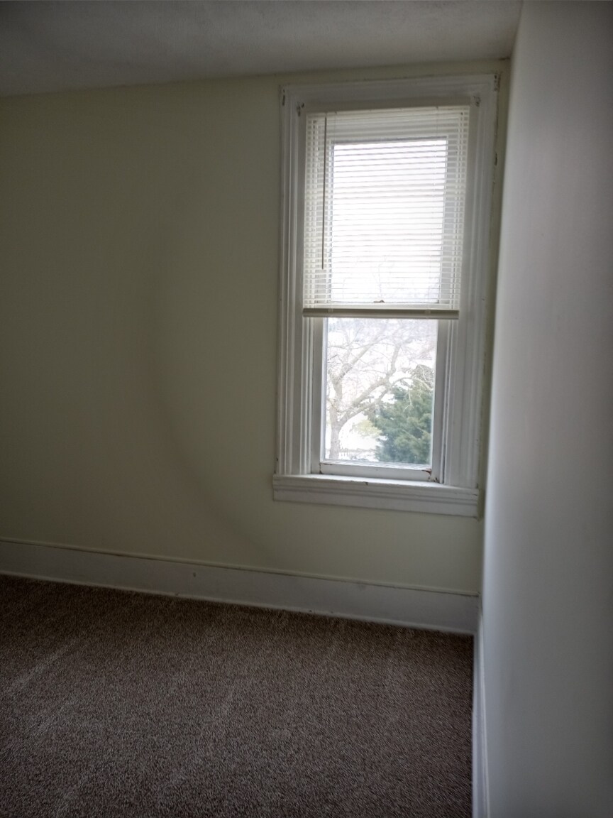 Building Photo - 211 W Higham St