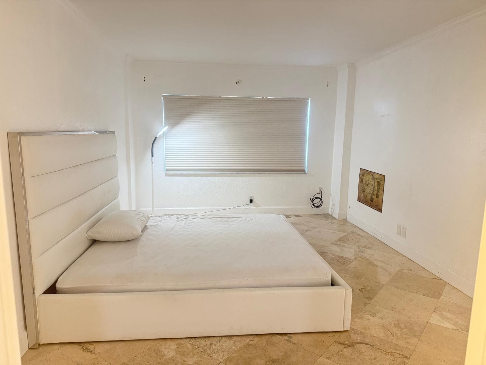 Building Photo - 2900 NE 30th St