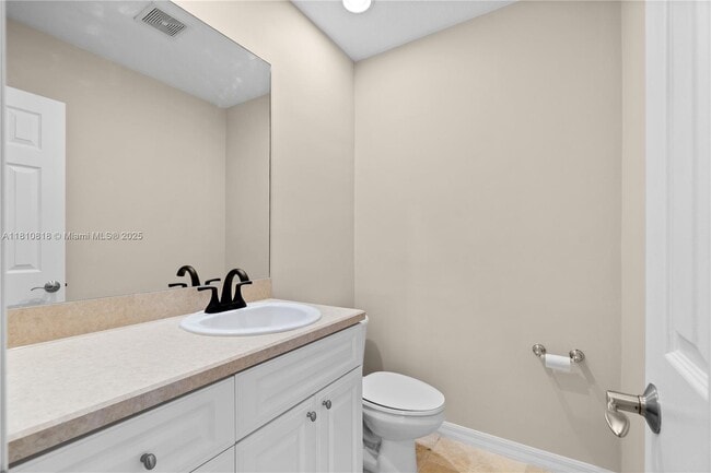 Building Photo - 2761 NE 22nd Ct