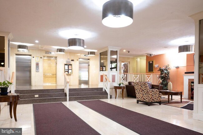 Building Photo - 1021 Arlington Blvd