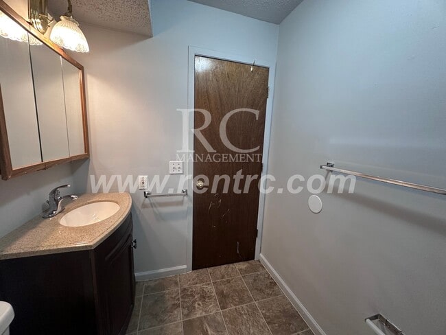 Building Photo - 15986 Arrowhead Rd