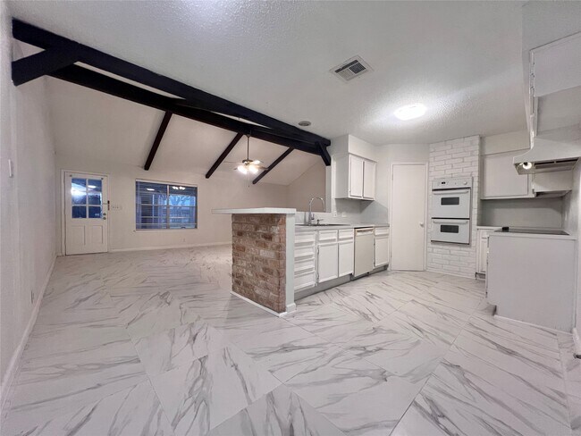 Building Photo - 23111 Bayleaf Dr