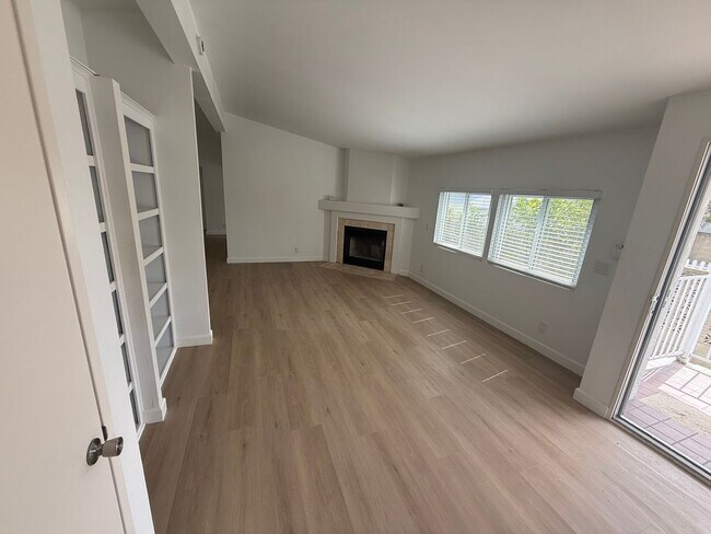 Building Photo - Cute Home Calling