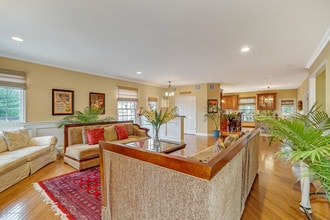 Building Photo - 18 Mariners Bend