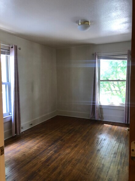 Building Photo - 906 N Cooper St