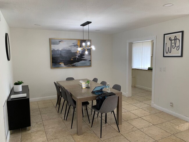 Building Photo - Single Family Home 5/3