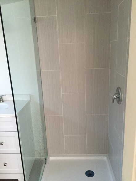 Building Photo - 5649 Stansbury Ave