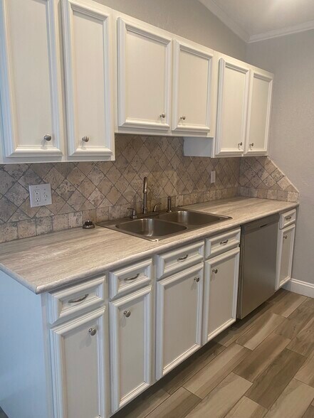 Building Photo - 828 Hardy Springs Cir