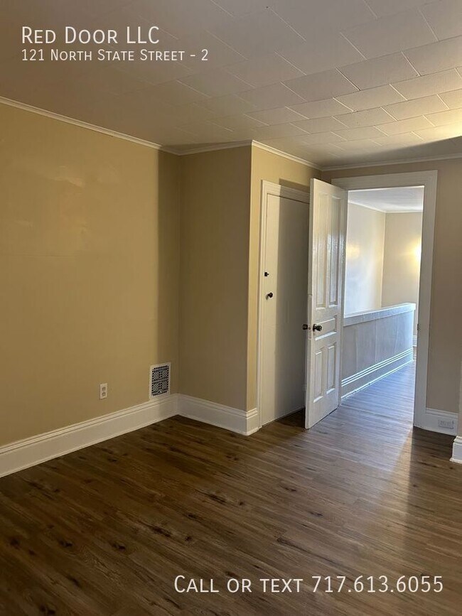 Building Photo - 121 N State St