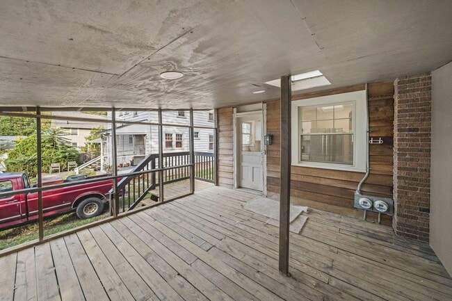 Building Photo - 263 Crestview Rd