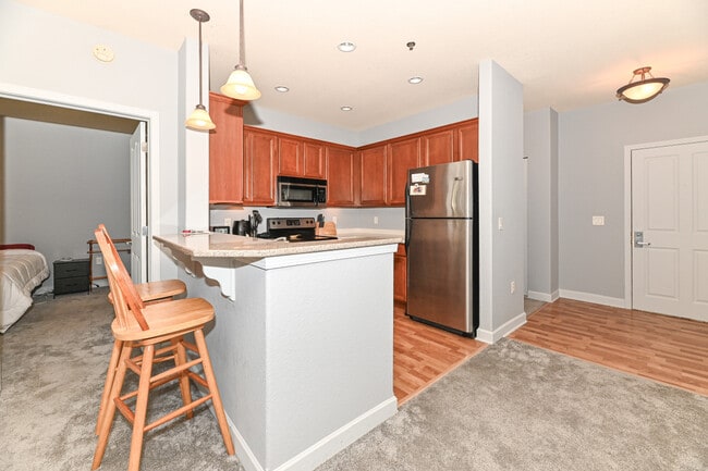 Building Photo - 4130 S Lake Dr