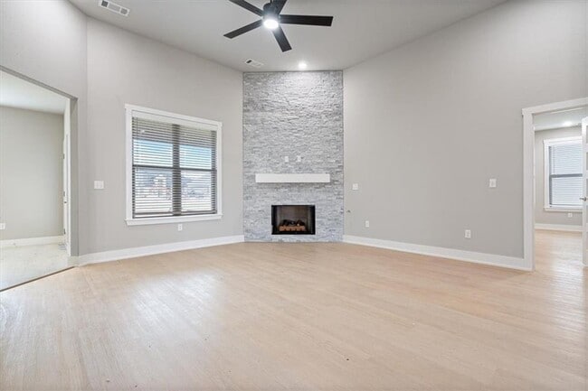 Building Photo - 6911 Orange Ave