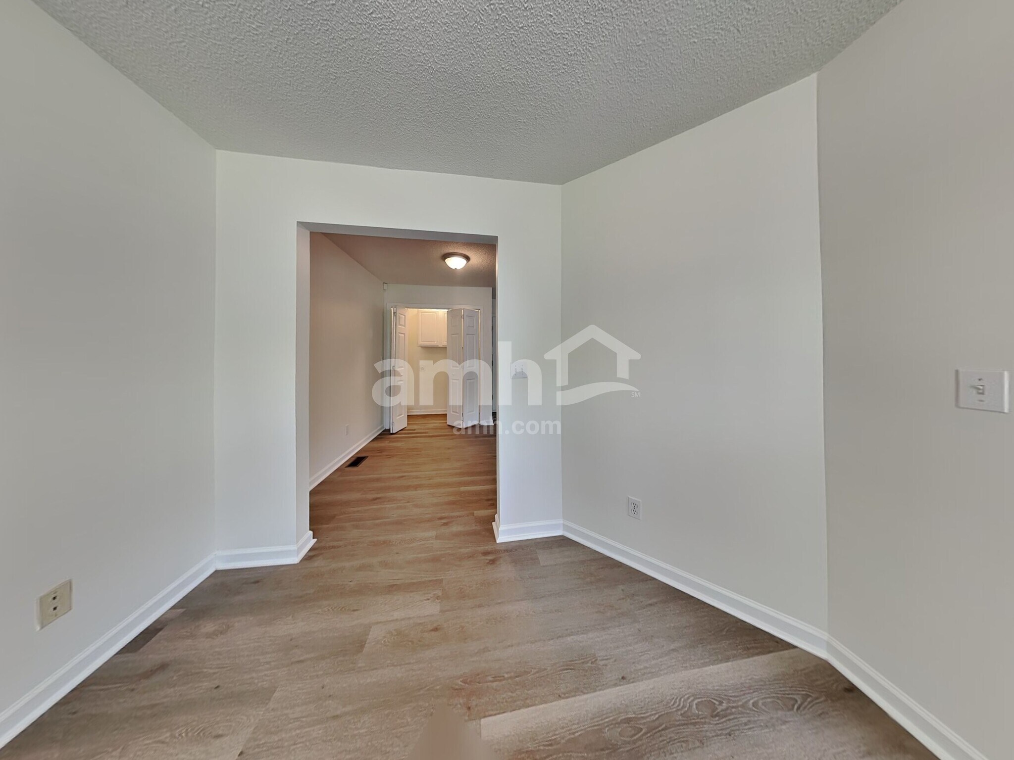 Building Photo - 604 Lake Lennox Dr